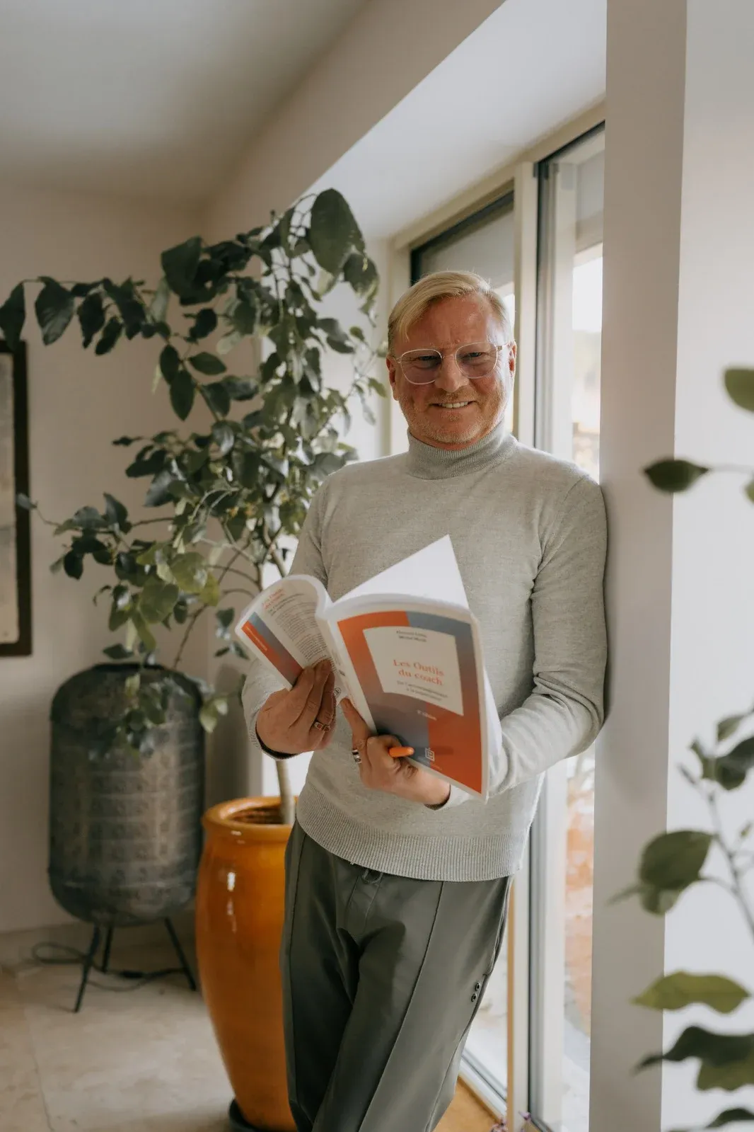 Édouard Gouvaert-Nouvelot, life coach, reading in a bright room.